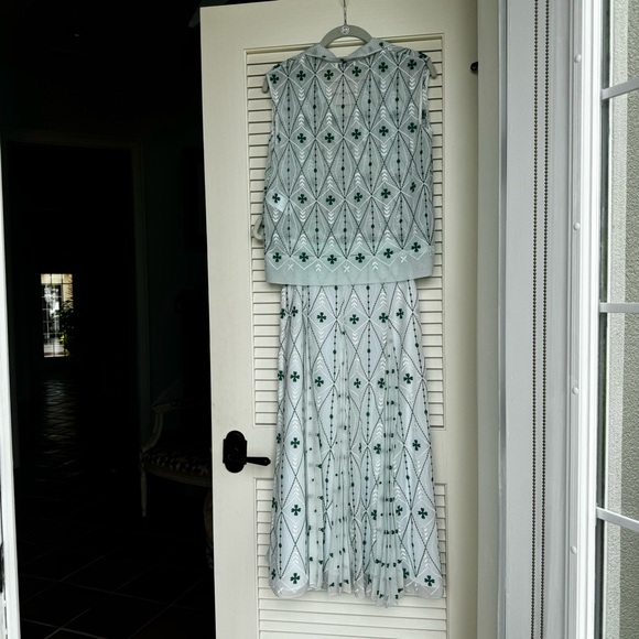 Gorgeous Sandro Clover Leaf Skirt and Top set - Picture 7 of 9